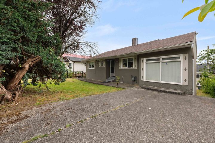 4561 Nanaimo Street — photo 1