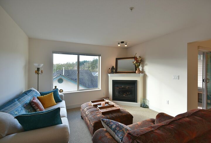 Property Photo: 5711 Ebbtide Street 303 BC V7Z 0J5