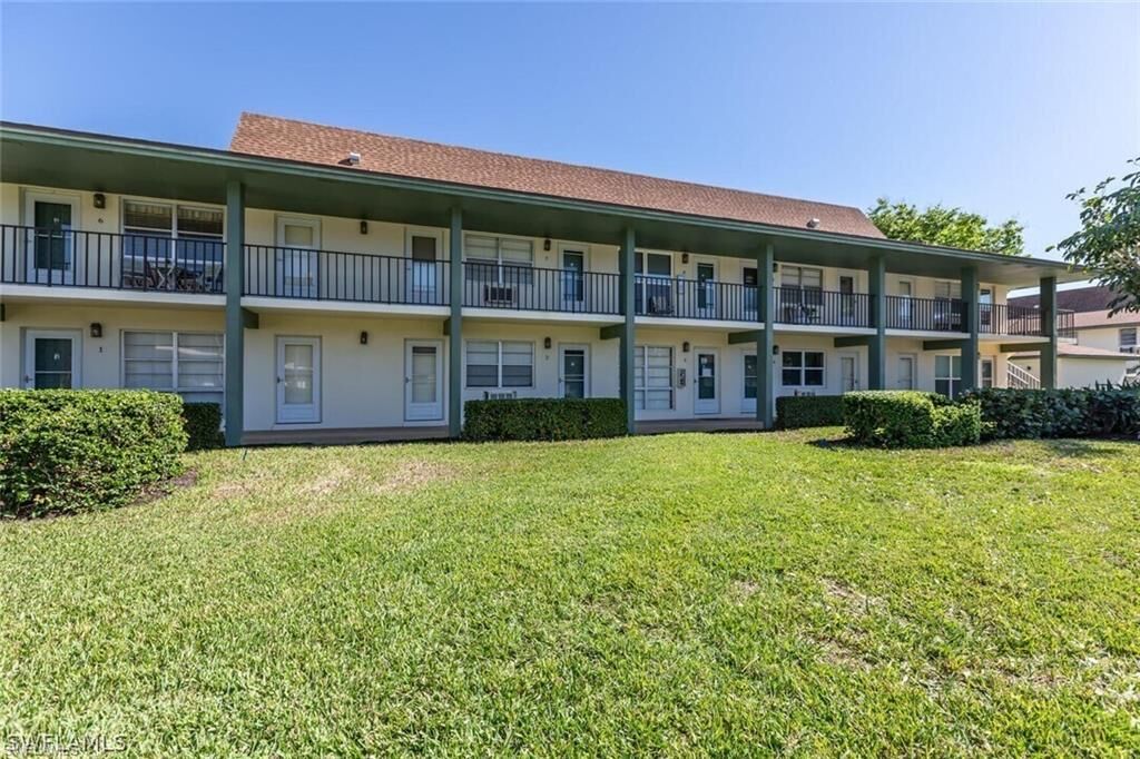 Property Photo: 235 Seaview Ct B3 FL 34145