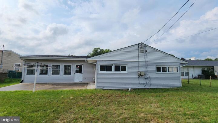 Property Photo: 34 Thaliabush Lane PA 19054