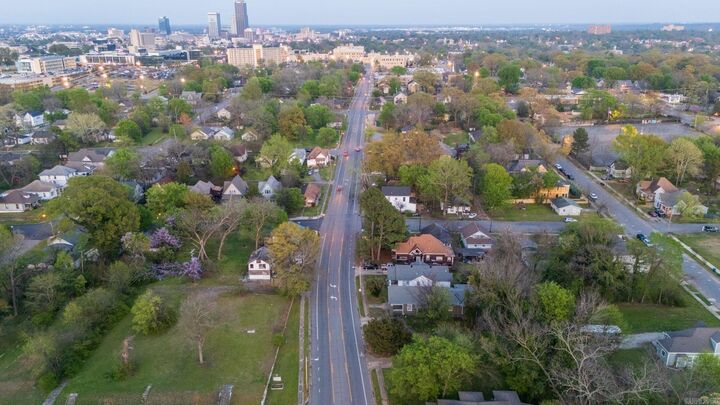 Property Photo:  2419 W 12th Street  AR 72202 