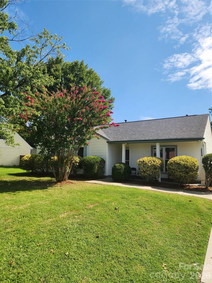 Property Photo:  11318 Treebark Drive  NC 28134 