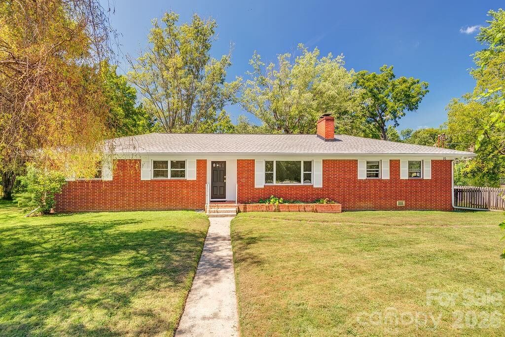 Property Photo: 10 Meadowview Road NC 28804