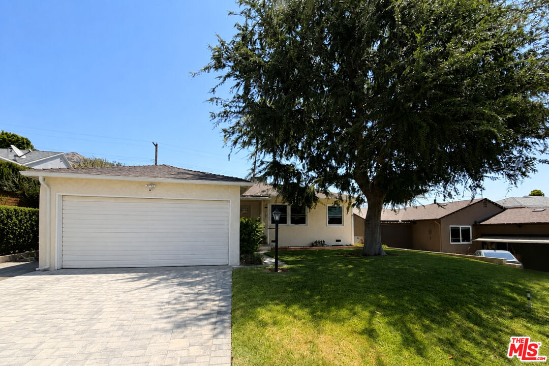 Property Photo: 2812 Jolley Dr CA 91504