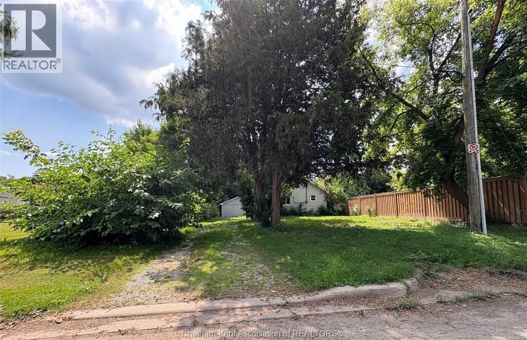 Property Photo: 8 Siskind Court ON N7L 5A1