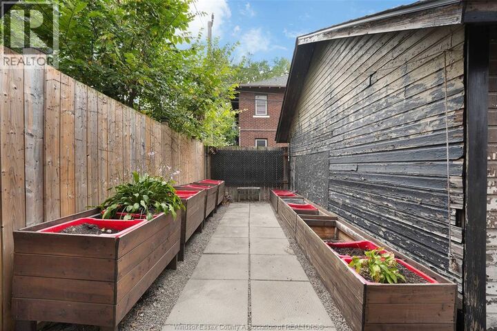 Property Photo:  1605 Dougall Avenue Upper  ON N8X 1S4 