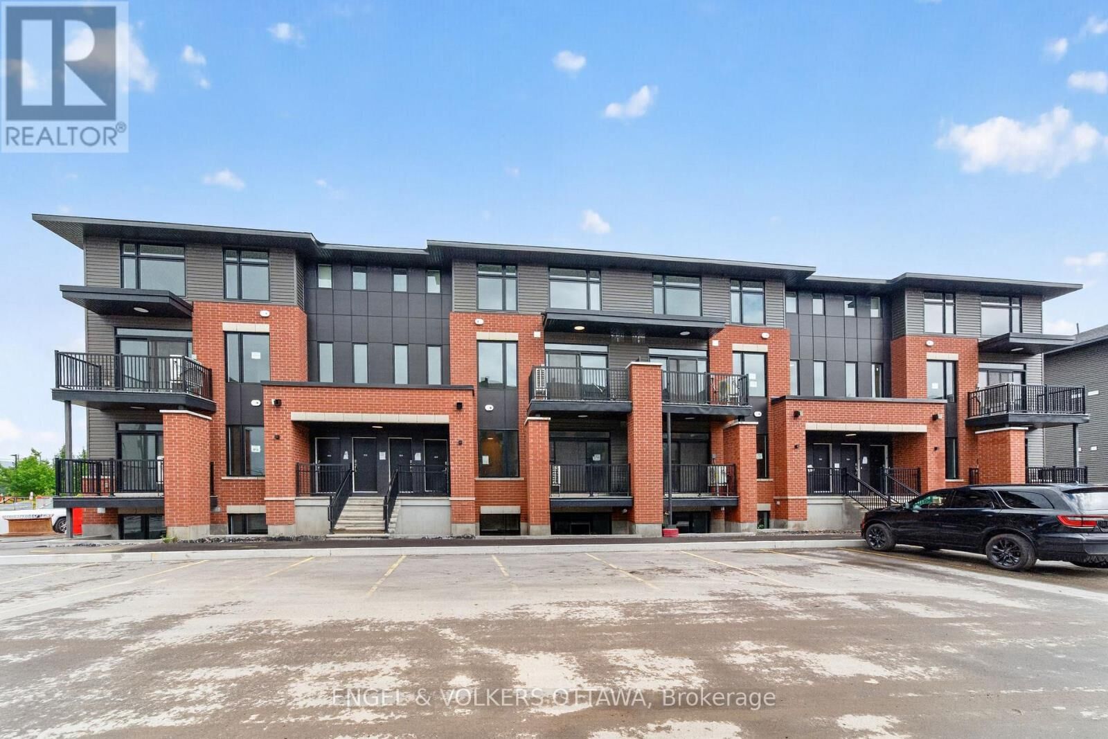 Property Photo:  225 Stardust Private  ON K1T 3W6 