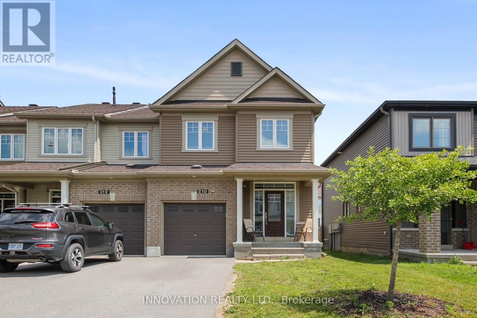 Property Photo: 210 Bandelier Way ON K2S 2J4