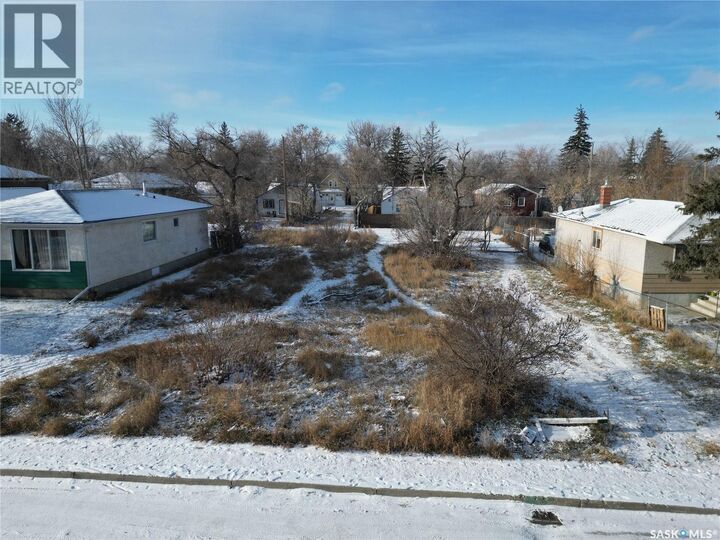 Property Photo:  820 Robinson Street  SK S4T 2M3 