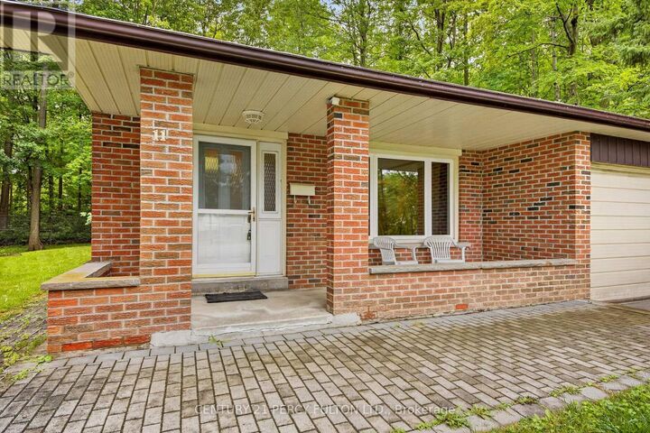 Property Photo: 11 Aldergrove Circle ON L4M 4W6