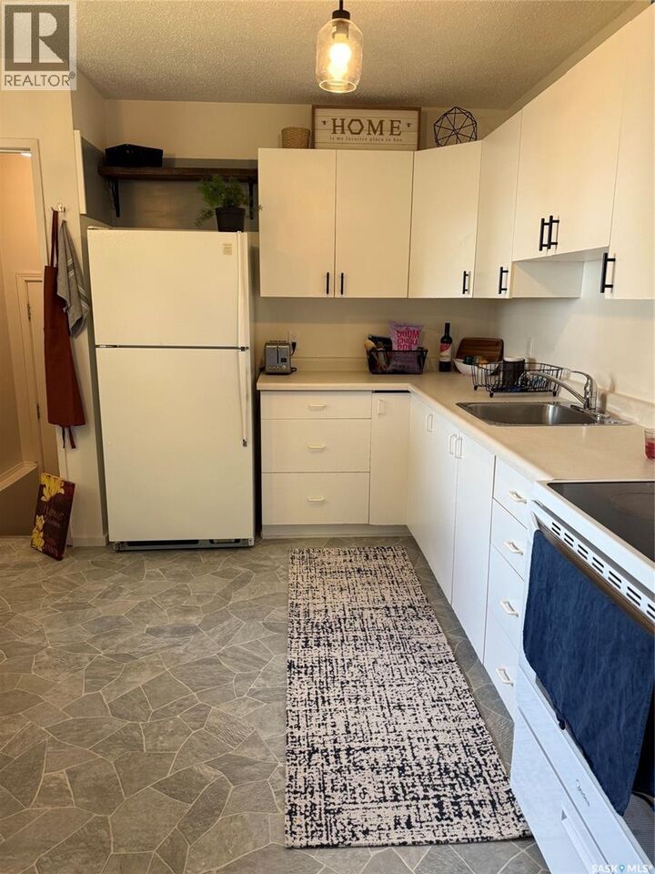 Property Photo: 504 4th Street W SK S0K 4W0