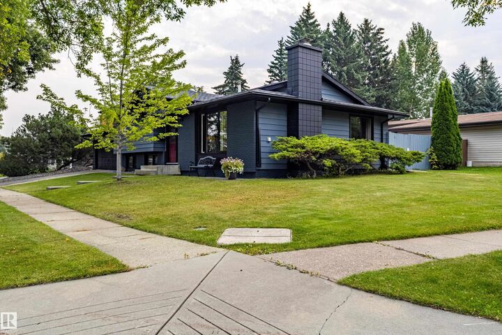 Property Photo: 14 Brunswick Crescent AB T8N 2K6