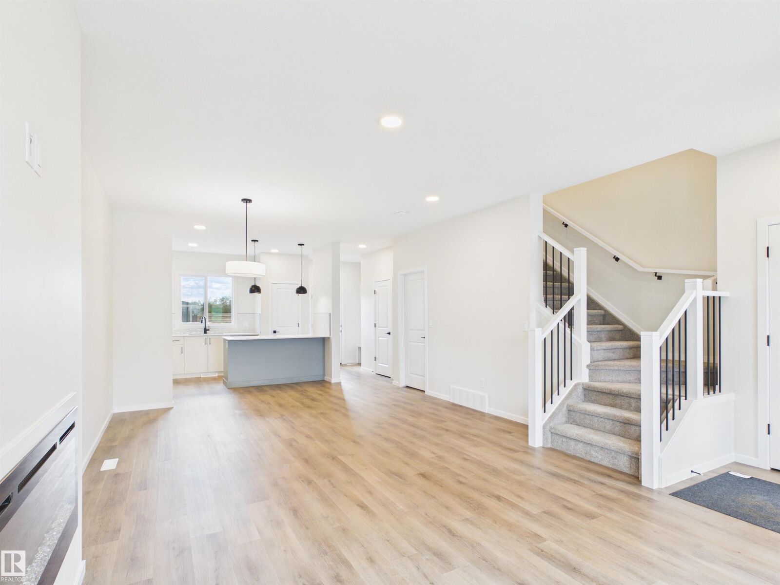 Property Photo:  1094 McLeod Avenue  AB T7X 4G8 