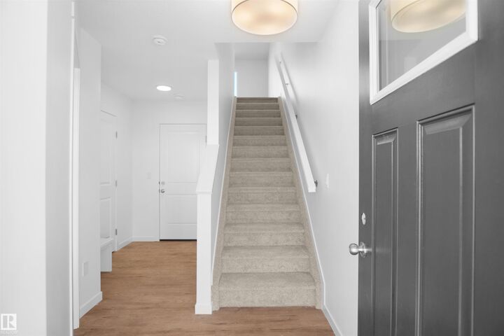 Property Photo:  523 Aster Drive NW  AB T6T 2N8 