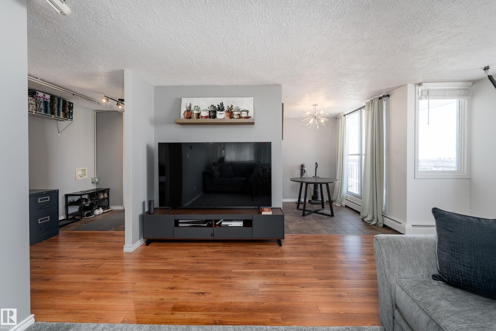 Photo de la propriété:  12141 Jasper Avenue NW 1601  AB T5N 3X8 