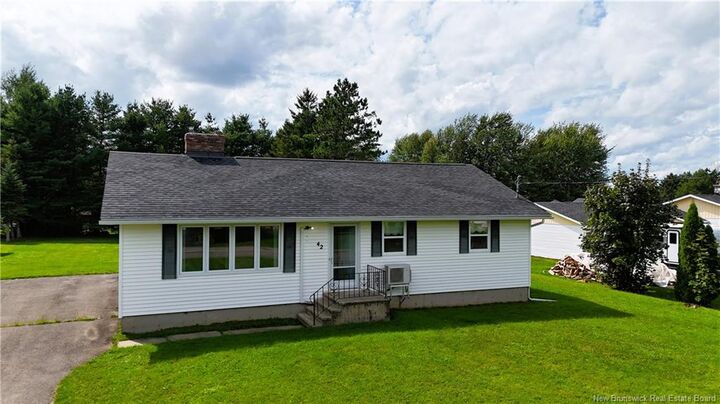 Property Photo:  42 Rue Yvon ...  NB E4V 1L1 