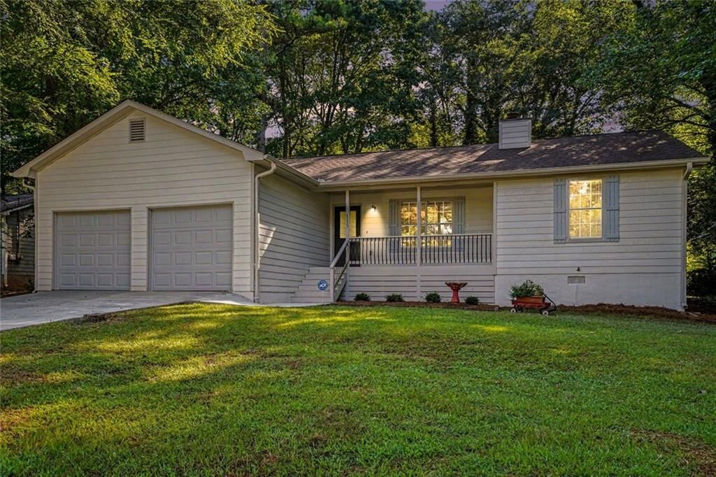 Property Photo:  115 Lakeview Drive  GA 30281 