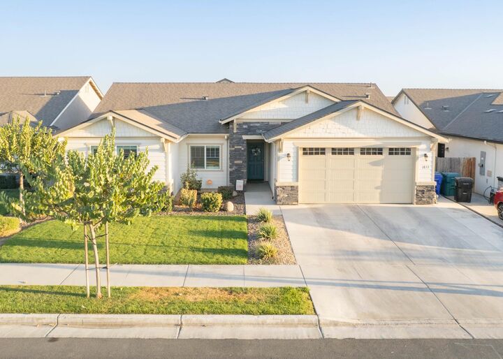 Property Photo:  1593 W Date Avenue  CA 93257 