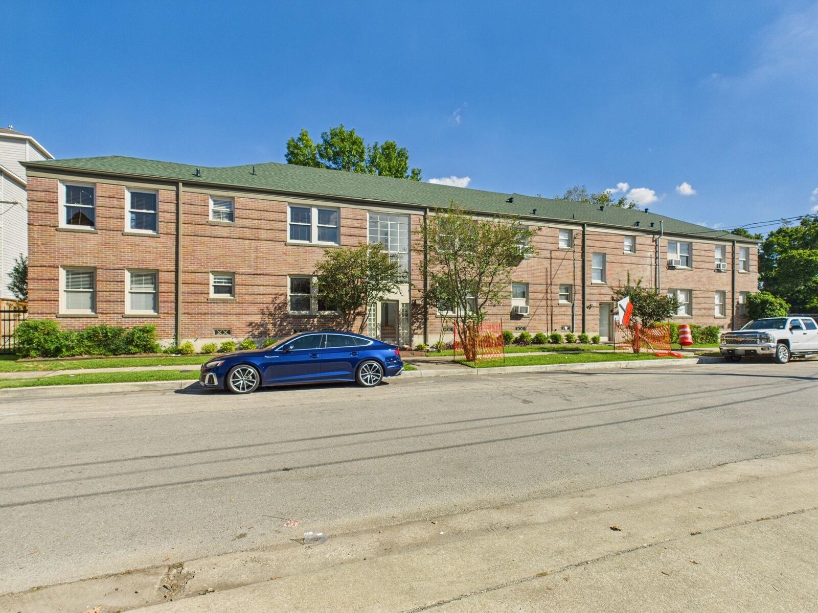 Property Photo: 1920 Richmond Avenue 16 TX 77098