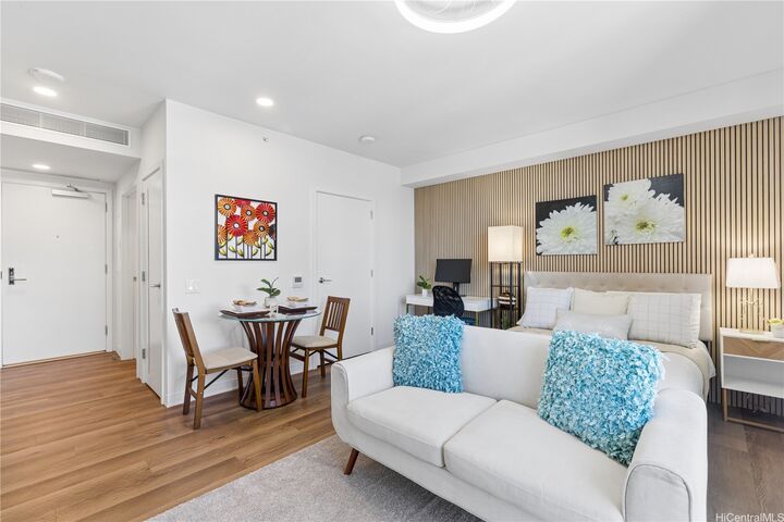 Property Photo:  987 Queen Street 2216  HI 96814 