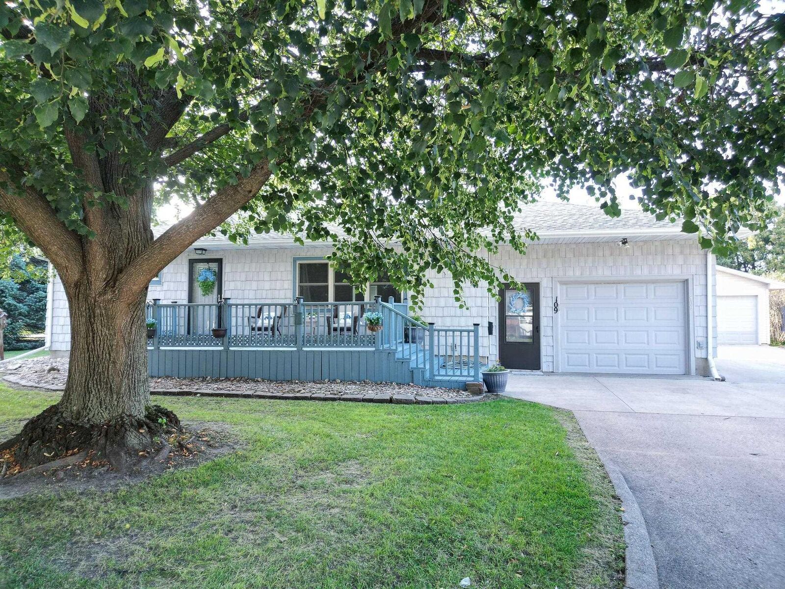 Property Photo: 109 Iowa Court IA 50677