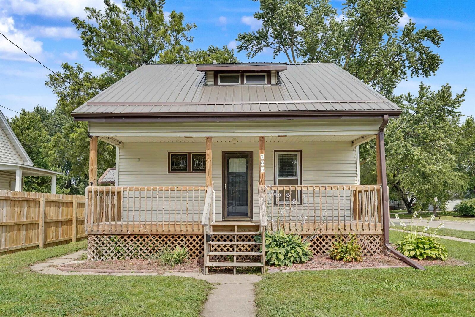 Property Photo:  703 W Charles Street  IA 50662 