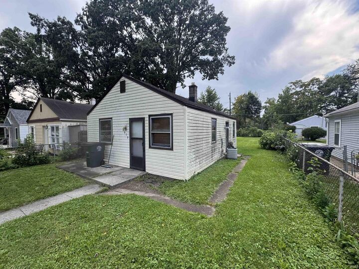Property Photo:  2058 Pauline Street  IN 46802 