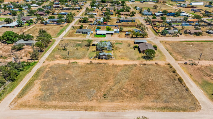 Property Photo:  620 Avenue L  TX 79357 