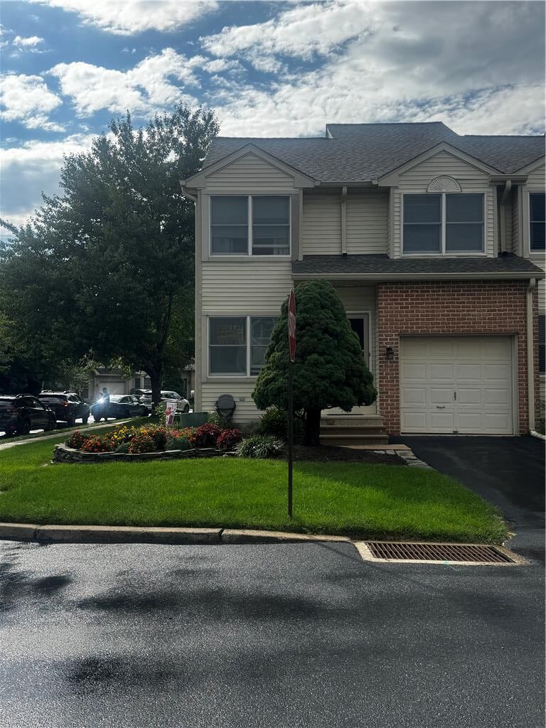 Property Photo: 302 Oxford Place PA 18062