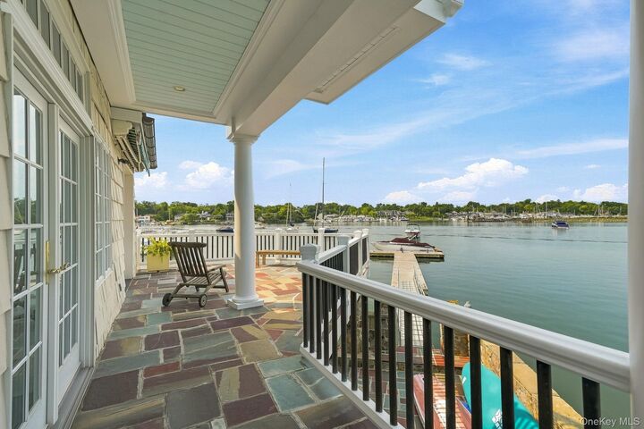 Property Photo:  522 The Parkway  NY 10543 