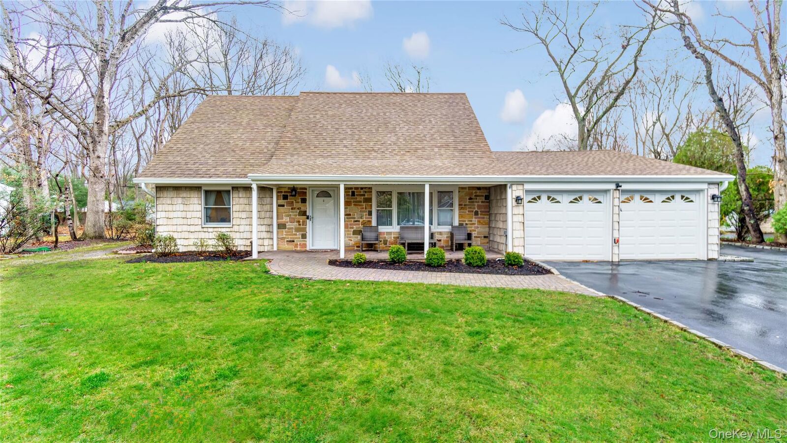 Property Photo:  33 Spencer Lane  NY 11790 