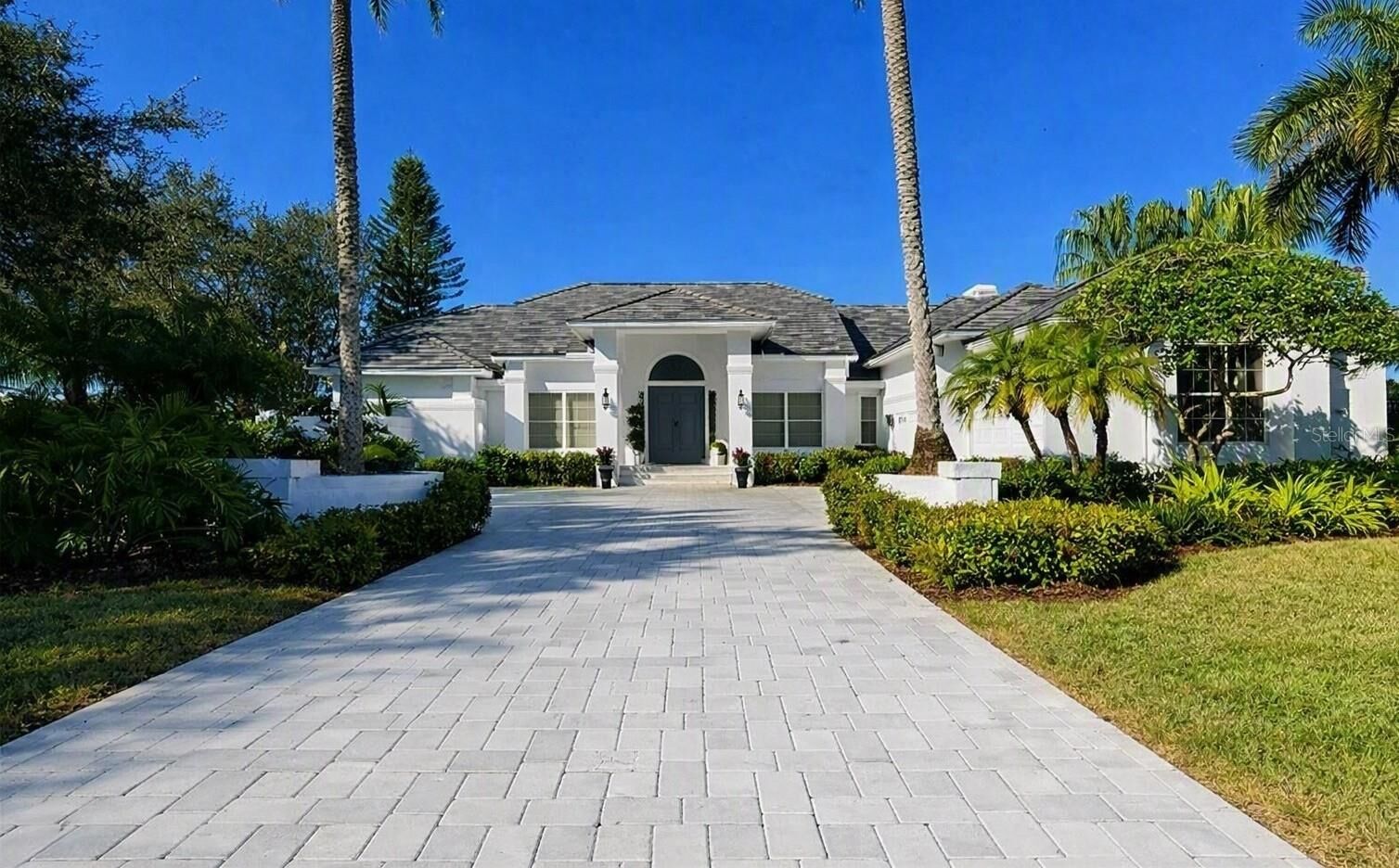 Property Photo:  447 E Macewen Drive  FL 34229 