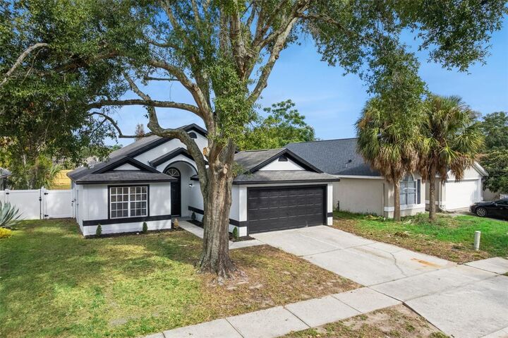 Property Photo: 2287 Pebblewood Drive FL 32703