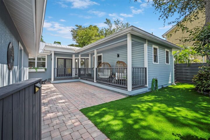 Property Photo:  1841 Laurel Street  FL 34236 