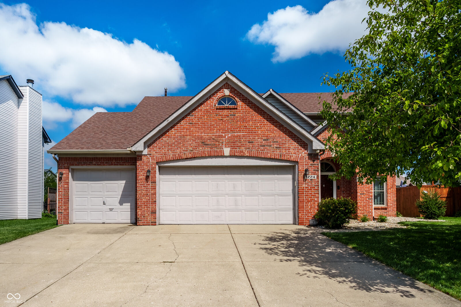 Property Photo:  1224 Knapps Court  IN 46142 