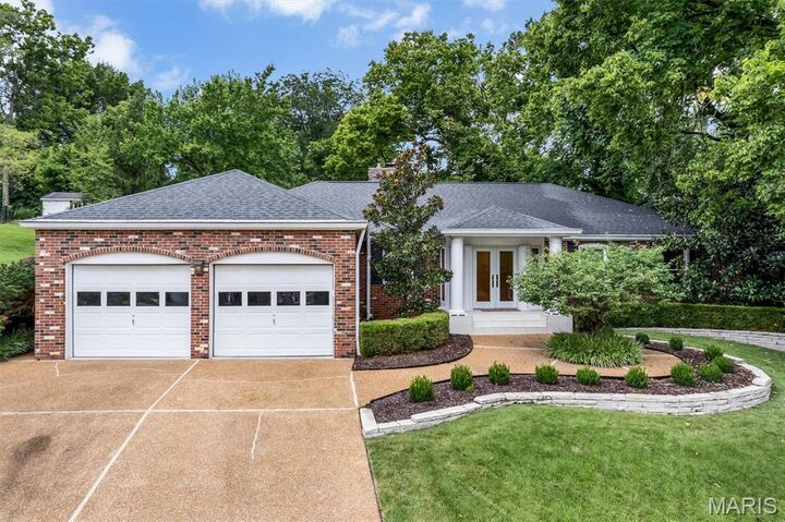 Property Photo:  2345 Maybrook Lane  MO 63122 