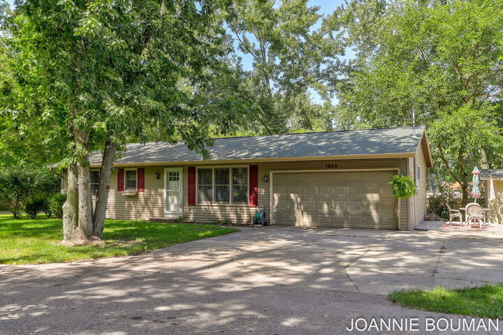 Property Photo:  1323 Floral Street  MI 49423 