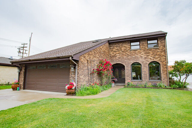 Property Photo:  7022 Birchwood Avenue  IL 60714 
