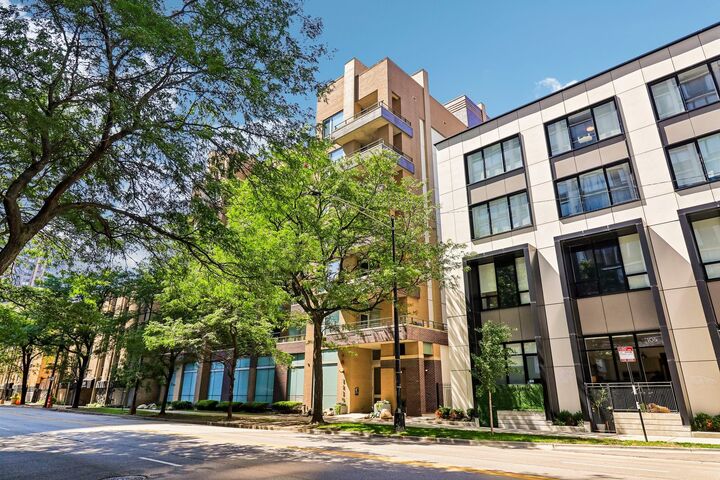 Property Photo:  5430 N Sheridan Road 504  IL 60640 