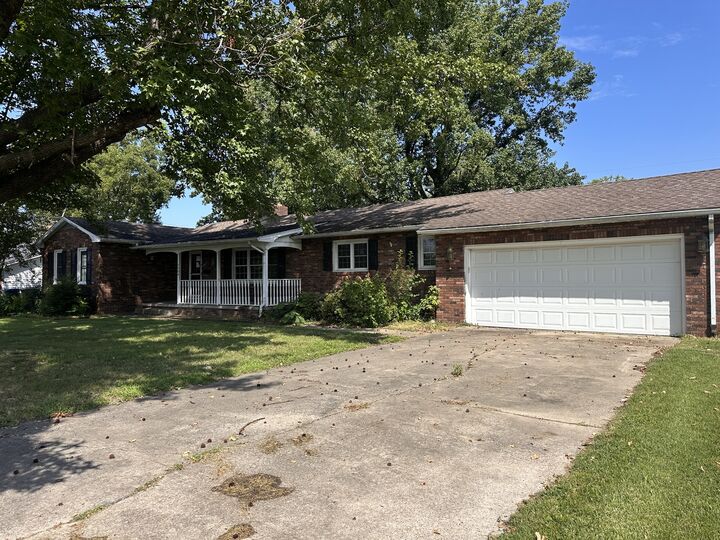 Property Photo: 1504 W Malden Street IL 62959