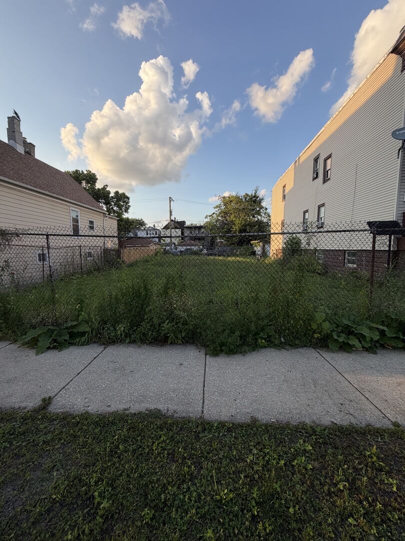 Property Photo: 4836 W Harrison Street IL 60644