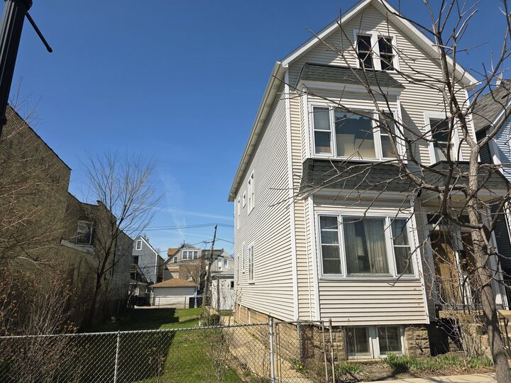 Property Photo: 2712 N Western Avenue IL 60647