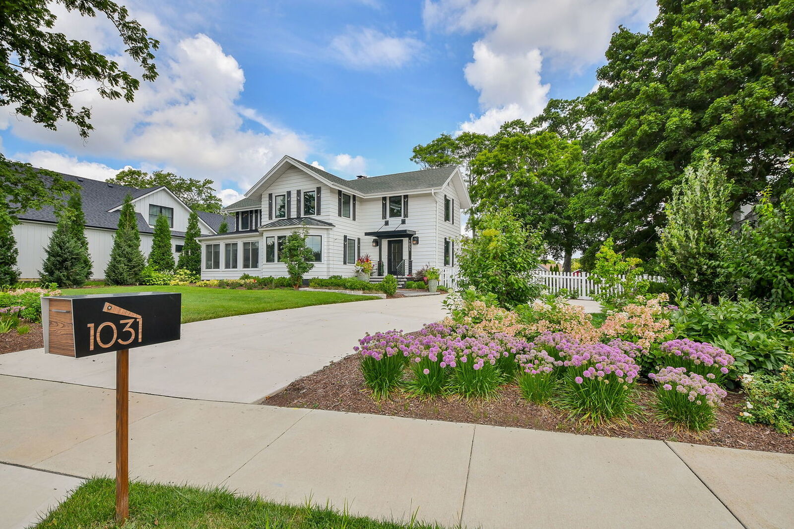 Property Photo:  1031 E Bauer Road  IL 60563 