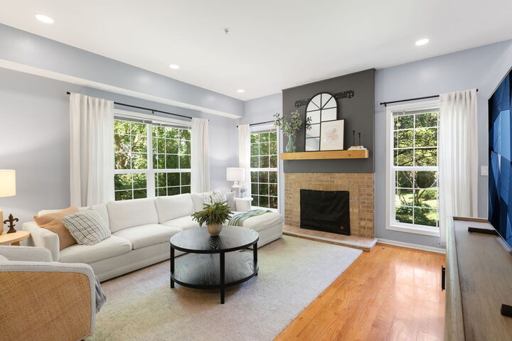 Property Photo: 2156 Yale Circle IL 60192