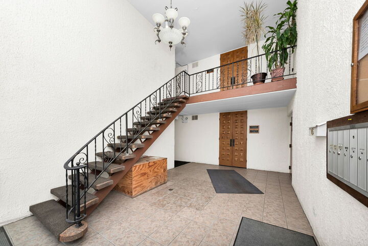 Property Photo:  743 E Fullerton Avenue 112  IL 60139 