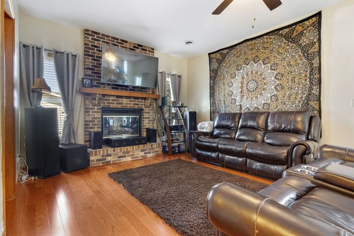 Property Photo:  569 Eisenhower Street  IL 60152 
