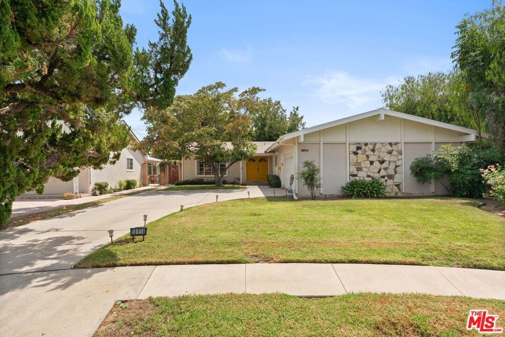 Property Photo: 18914 Malden Street CA 91324