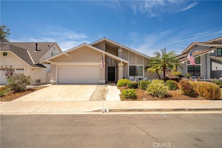 Property Photo:  9 Tory  CA 92620 