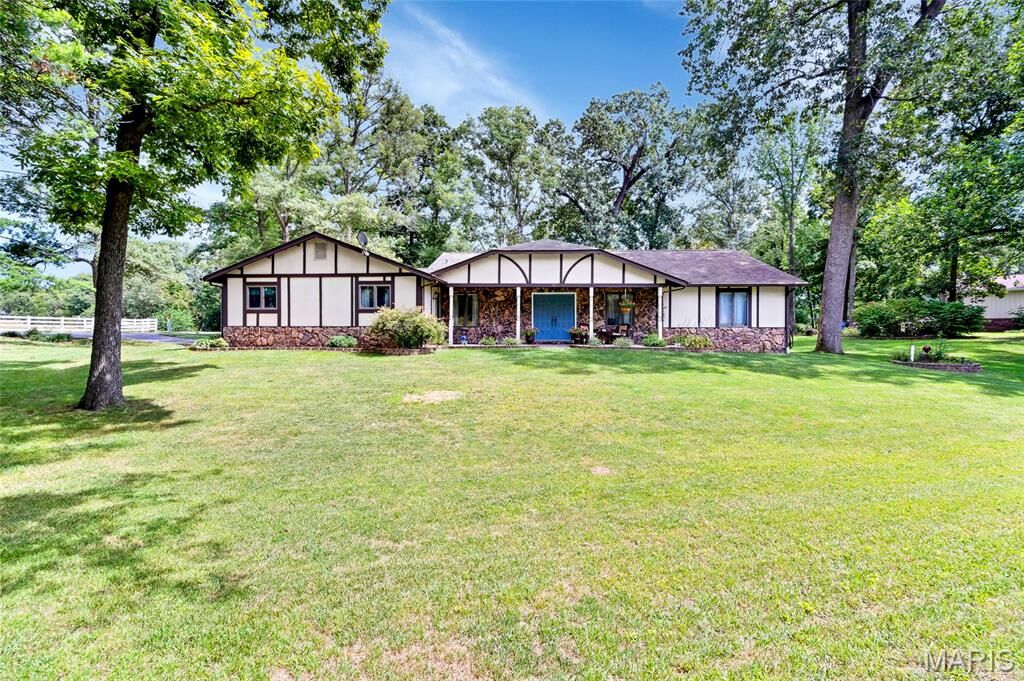 Property Photo:  100 Lakewood Drive  IL 62236 