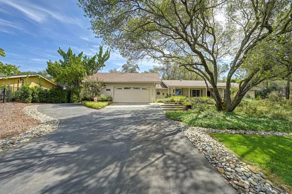 Property Photo: 9485 Oak Leaf Way CA 95746